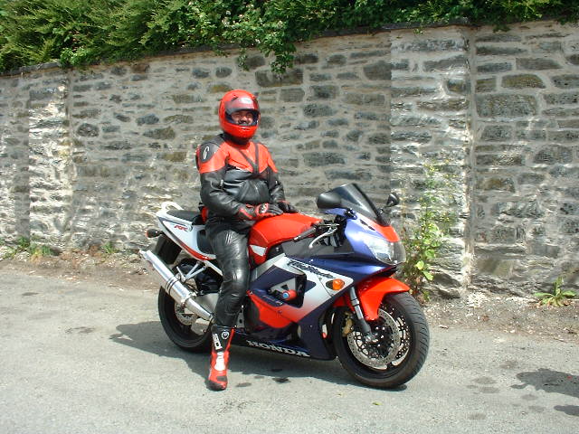 Chinny’s CBR900RR Fireblade Chinny’s CBR900RR Fireblade