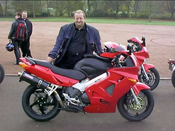 Zoom in Hank’s Honda VFR800