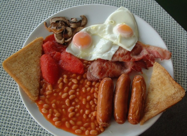 A Fromes Hill cafe Full English breakfast