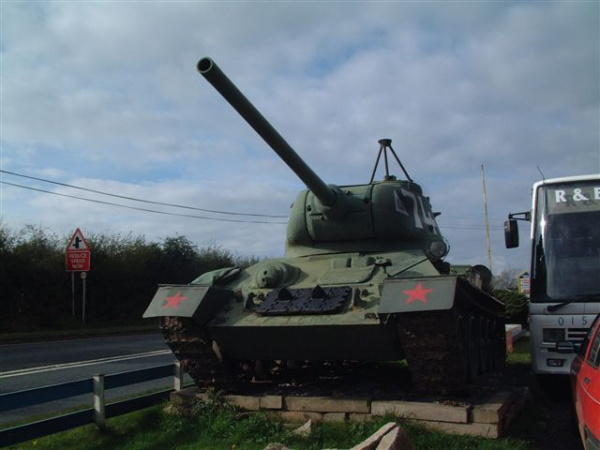 Zoom in Fromes Hill Cafe Tank
