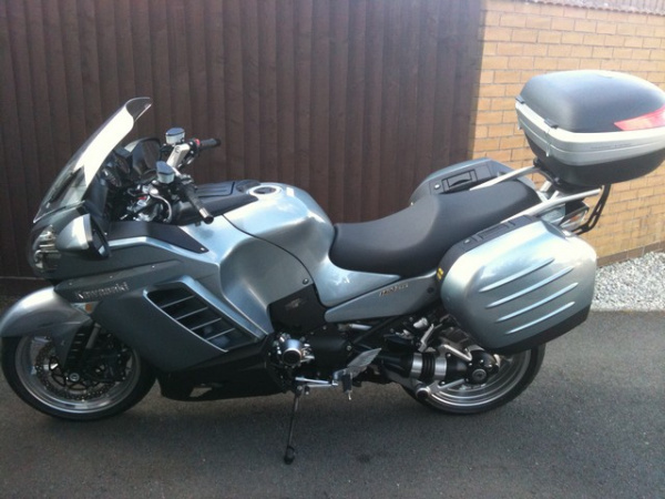 Zoom in Andy's Kawasaki GTR1400