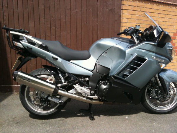 Zoom in Andy's Kawasaki GTR1400