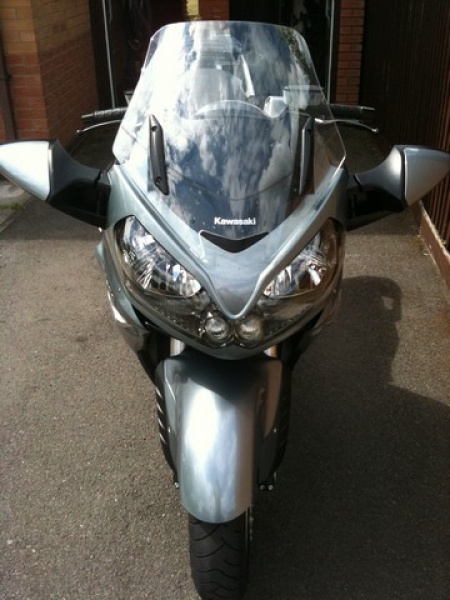 Zoom in Andy's Kawasaki GTR1400