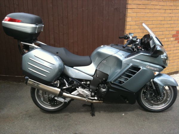 Zoom in Andy's Kawasaki GTR1400