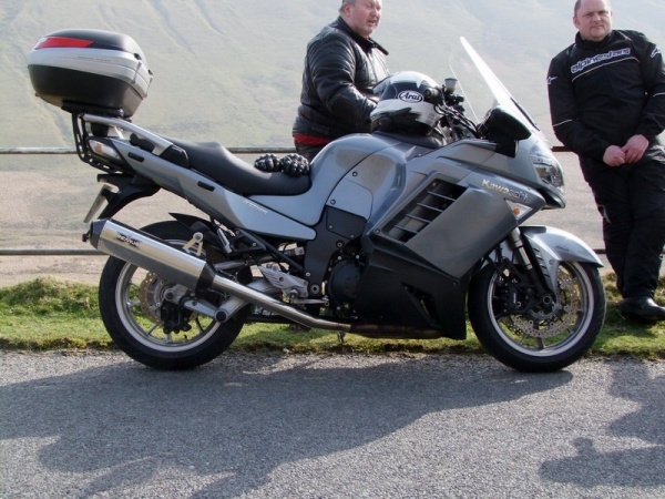 Zoom in Andy's Kawasaki GTR1400