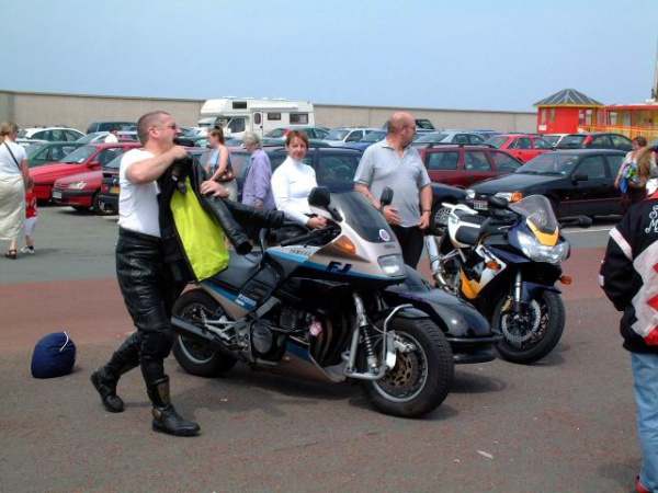 Zoom in Bob's Yamaha FJ1200