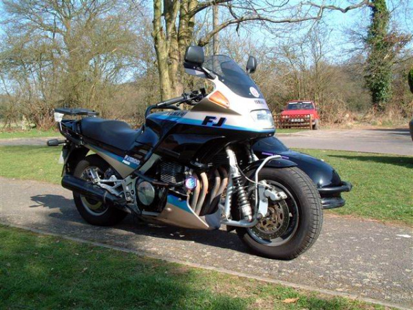 Zoom in Bob's Yamaha FJ1200
