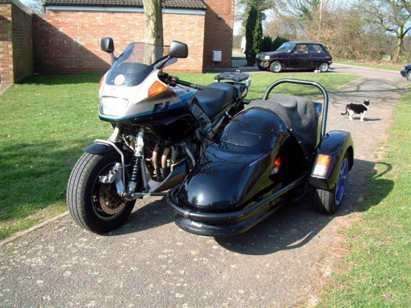 Zoom in Bob's Yamaha FJ1200
