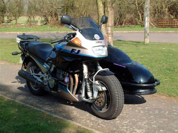 Zoom in Bob's Yamaha FJ1200