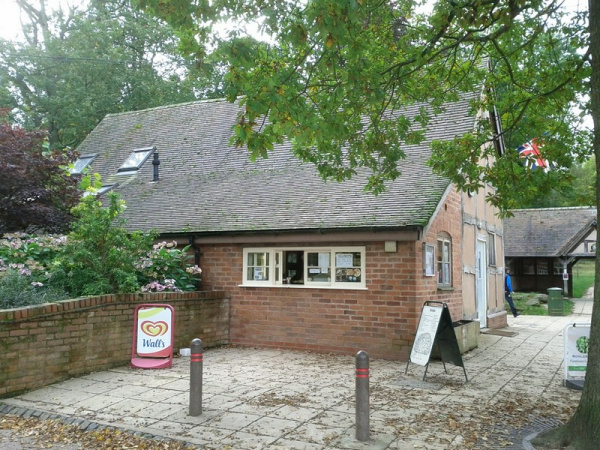 Zoom in Queenswood Cafe