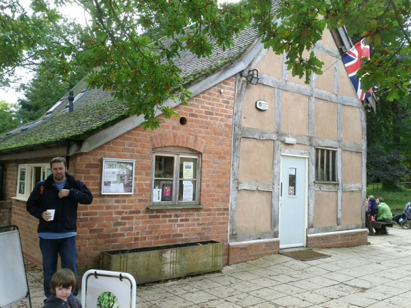Zoom in Queenswood Cafe