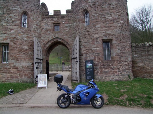 Beeston Castle and Andy's Triumph Sprint ST