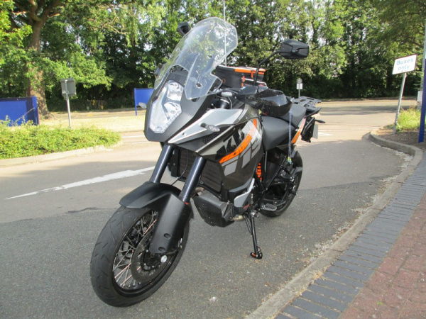 Zoom in KTM 1190 Adventure