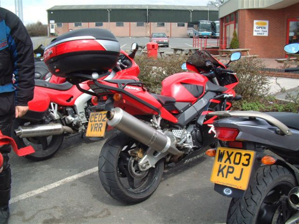 Zoom in Ray's CBR outside Crossgates Cafe