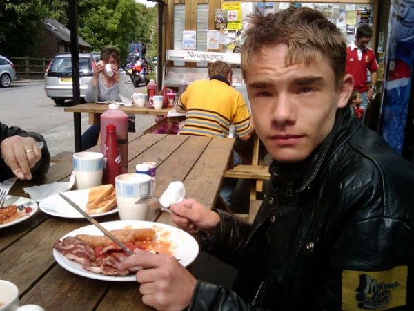 Zoom in Scotty enjoying a Dinkys Dinah Full English