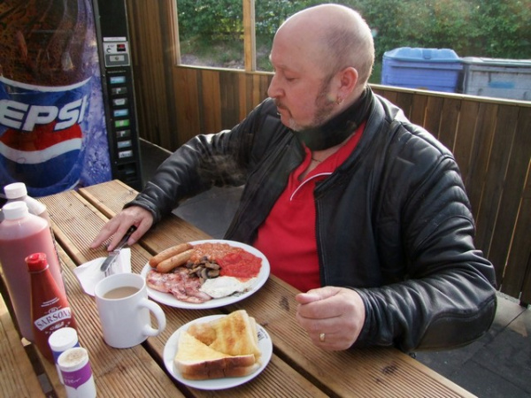 Zoom in Bonzo and his Dinkys Dinah breakfast