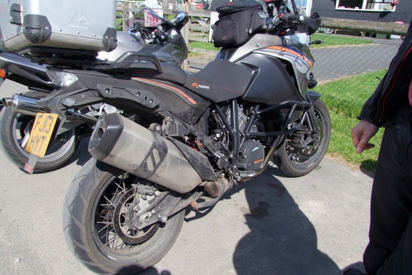 Zoom in KTM 1190 Adventure outside Shobdon Cafe