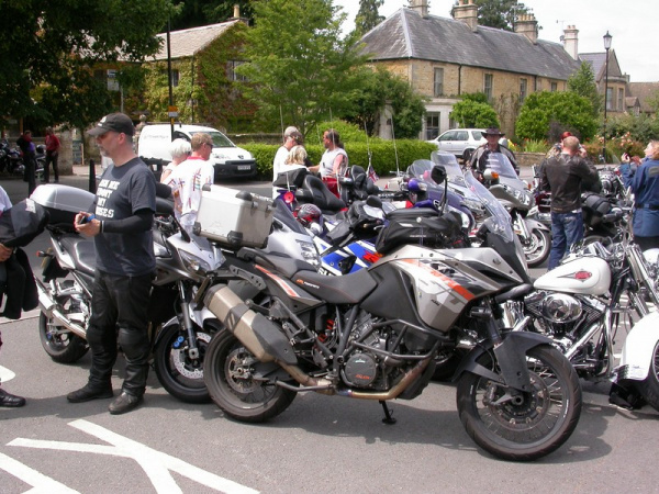 Zoom in KTM 1190 Adventure in Bourton-on-the-Water