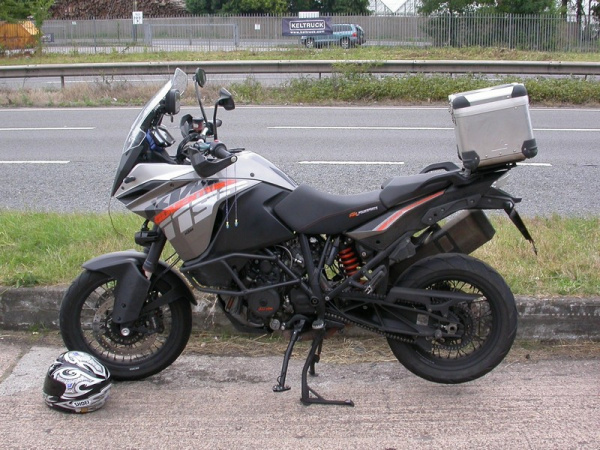 Zoom in KTM 1190 Adventure at Jo's Cafe