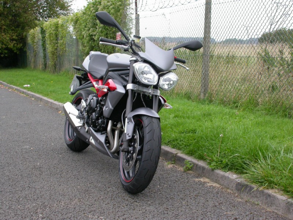 Zoom in Triumph Street Triple R