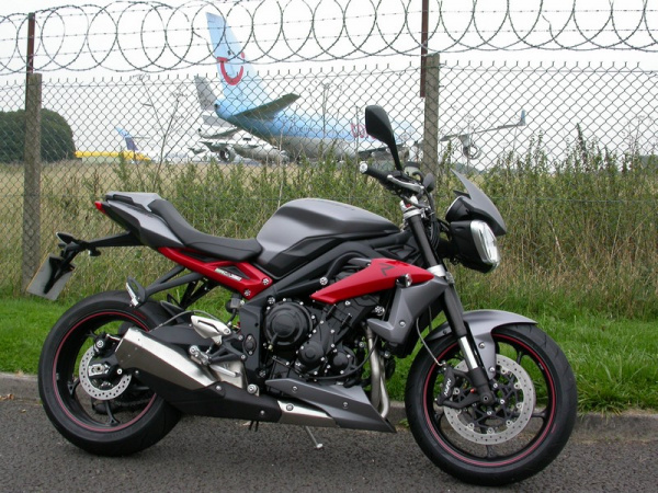 Zoom in Triumph Street Triple R