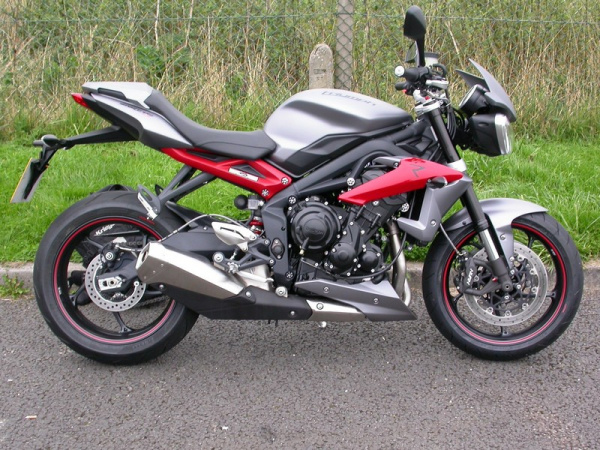 Zoom in Triumph Street Triple R
