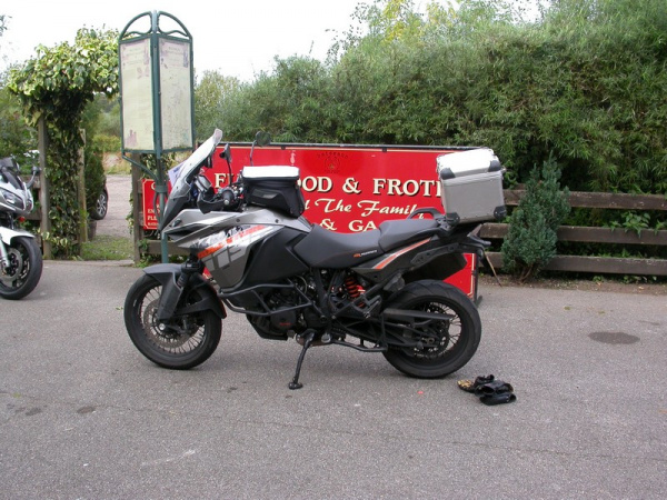 Zoom in Steve's KTM 1190 Adventure at Batemans Brewery