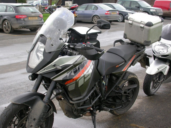 Zoom in KTM 1190 Adventure