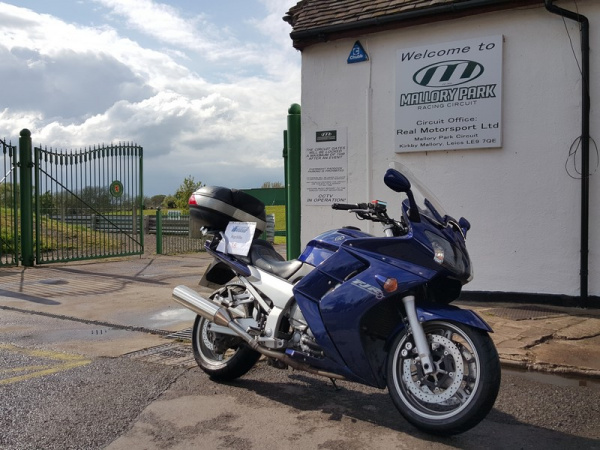 Zoom in Mallory Park