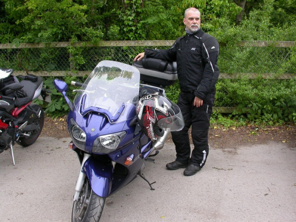 Zoom in Rig and his Yamaha FJR1300