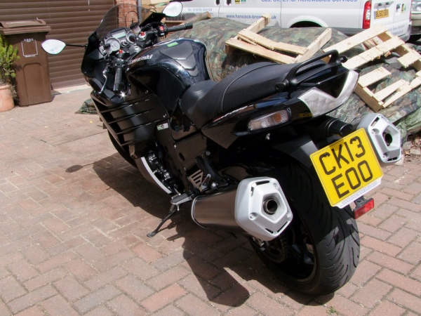 Zoom in Bonzo's Kawasaki ZZR1400