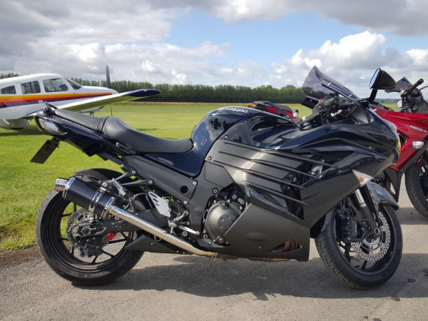 Zoom in Bonzo's Kawasaki ZZR1400