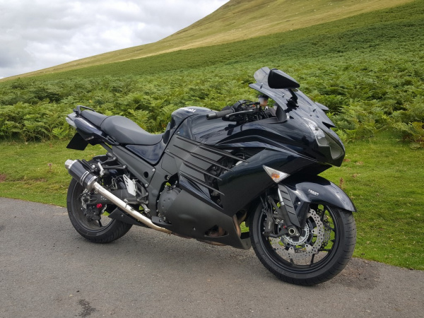 Zoom in Bonzo's Kawasaki ZZR1400