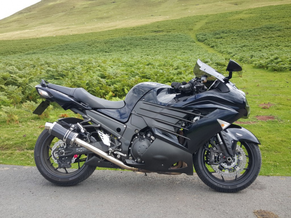 Zoom in Bonzo's Kawasaki ZZR1400
