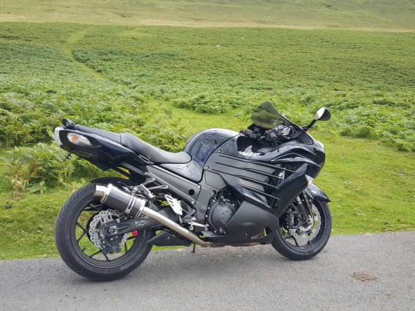 Zoom in Bonzo's Kawasaki ZZR1400