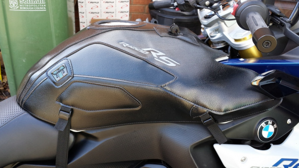 Zoom in Bagster BMW R1200RS tank cover