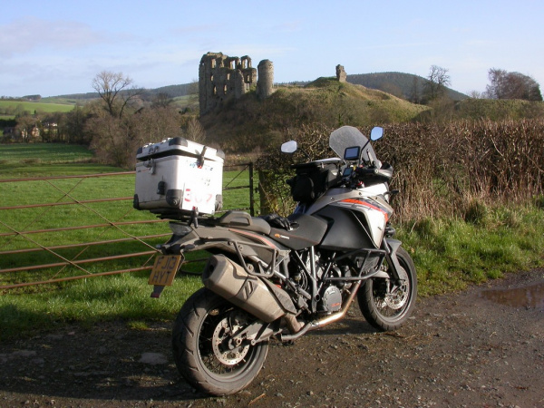 Zoom in Clun Castle