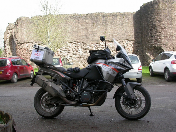 Zoom in Skenfrith Castle