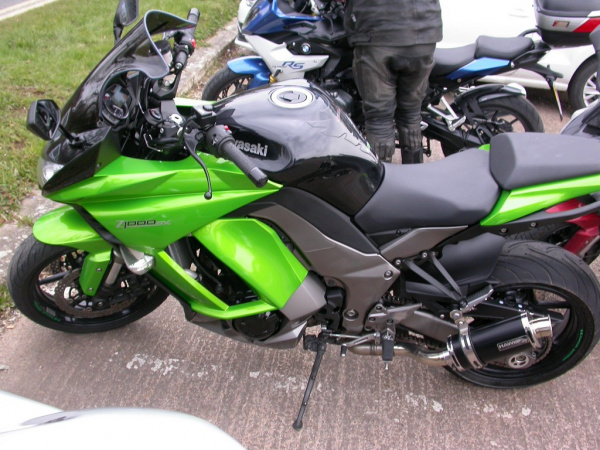 Zoom in Daryll's Kawasaki Z1000SX