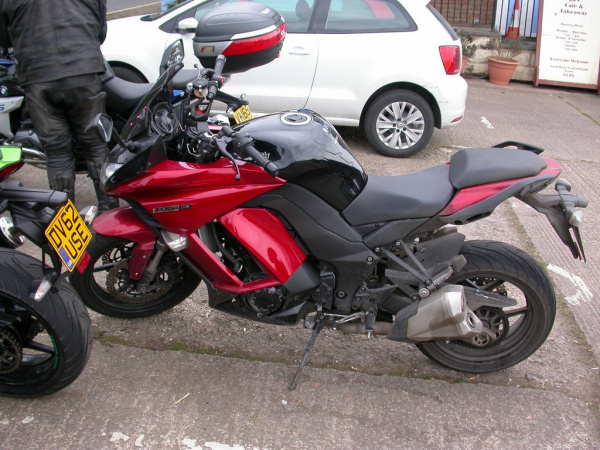 Zoom in Ray's Kawasaki Z1000SX