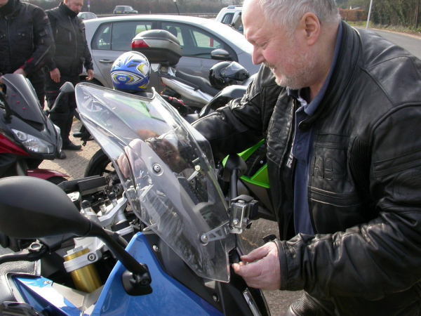 Zoom in Bob and his BMW R1200RS