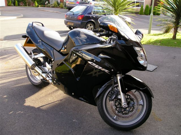 Bonzo's Honda CBR1100xx Super Blackbird