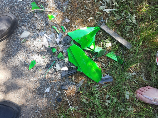 Zoom in Crashed Kawasaki Versys 1000