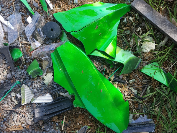 Zoom in Crashed Kawasaki Versys 1000