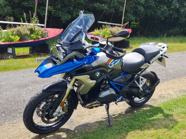 Zoom in BMW R1200GS Rallye