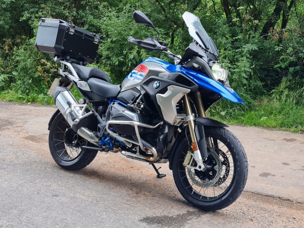 Zoom in BMW R1200GS Rallye
