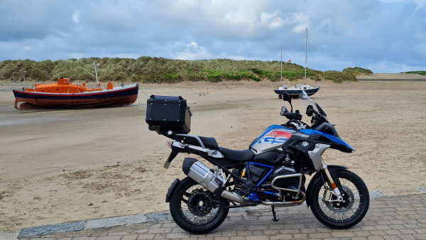 Zoom in BMW R1200GS Rallye in Barmouth