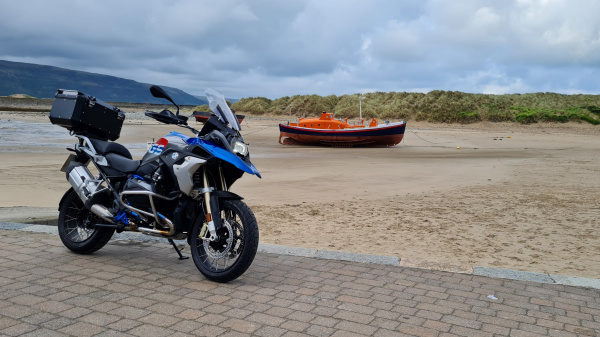 Zoom in BMW R1200GS Rallye in Barmouth