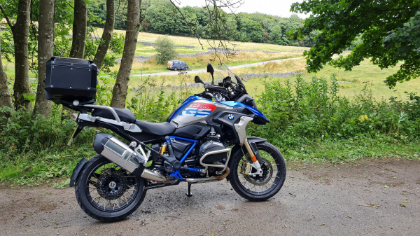 Zoom in BMW R1200GS Rallye in the Peak District
