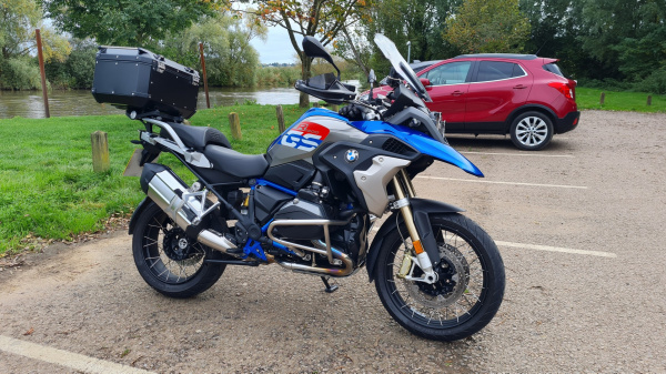 Zoom in BMW R1200GS Rallye